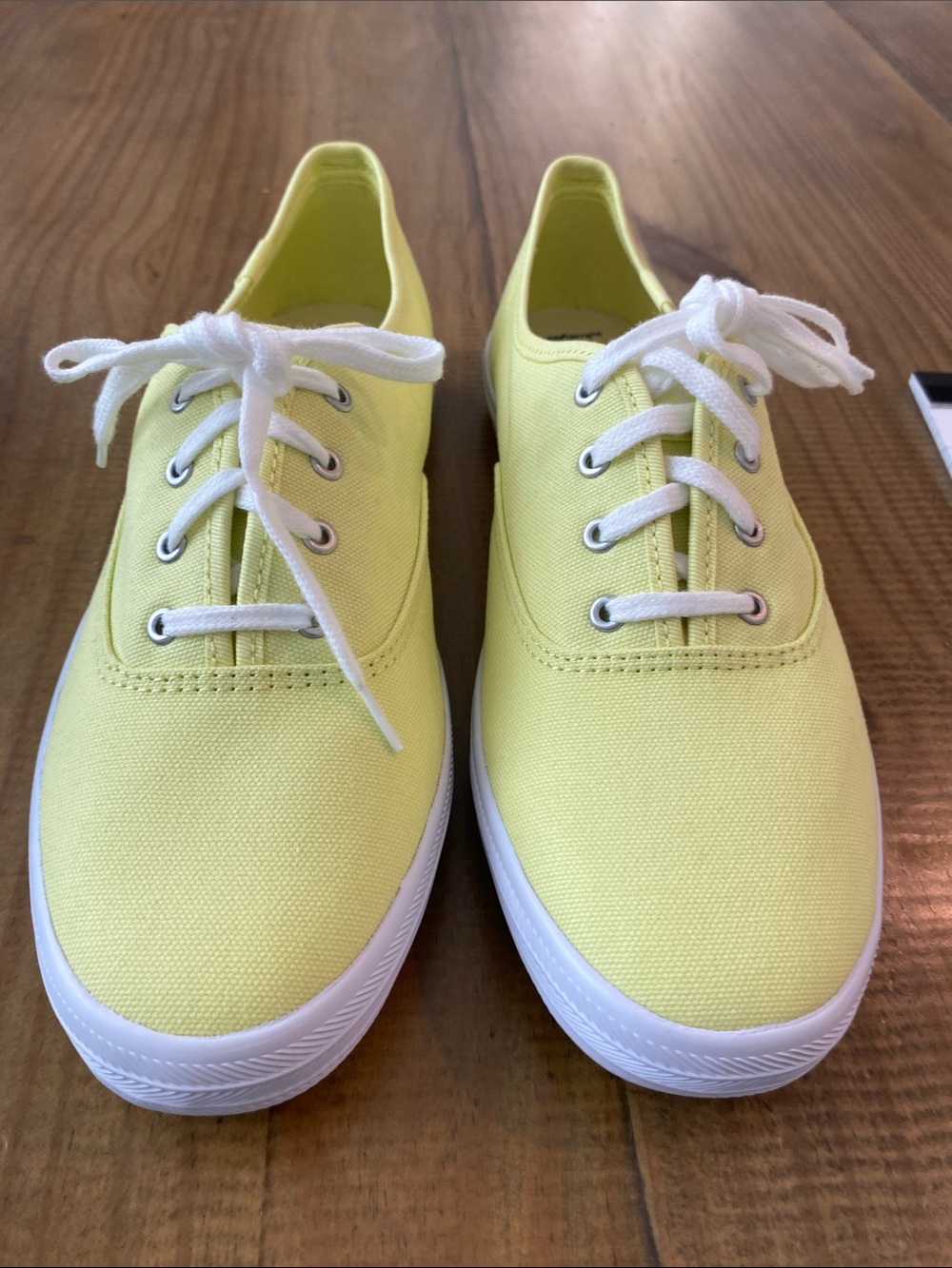 KEDS Champion Lace-Up Fashion Sneaker Size 9.5.   NWOT